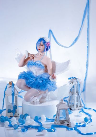 光影下的少女