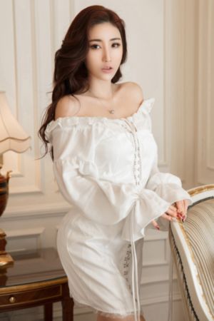 天降女子从二楼掉下来了