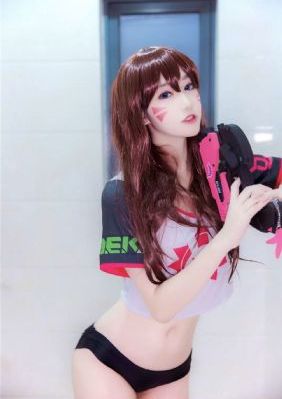 他趴在两腿中间舔我高潮的视频